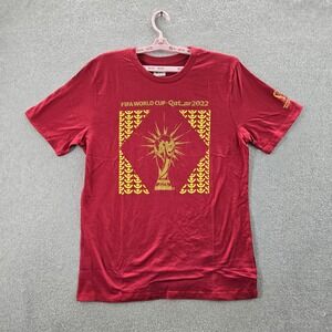 FIFA Men Shirt L Red Qatar 2022 Graphic Print World Cup Trophy Short Sleeve NWT